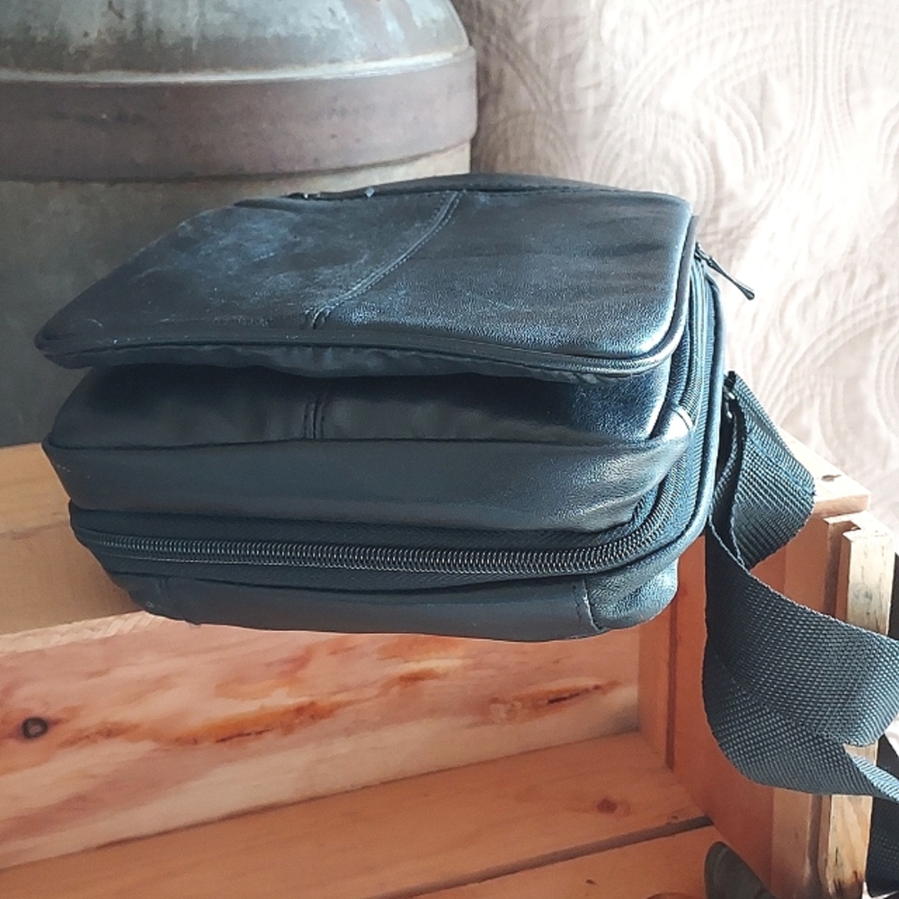 BUXTON BLACK LEATHER BACKPACK BAG - Picture 4 of 12